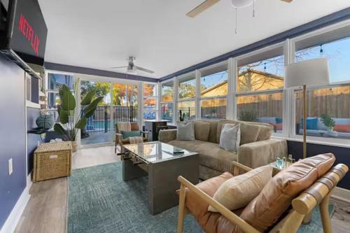 Seminole House | New listing promo,10 min to beach, backyard fun, Pool