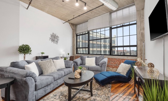 Downtown St. Louis Apartment | New Listing Relaxation in the City