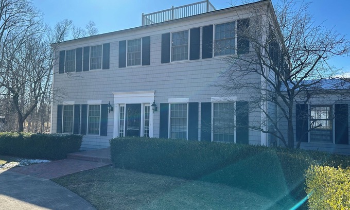Gypsum House | NEW LISTING - SEIZE THE DAY 8 Br/3.5 Ba lakefront home sleeps up to 18