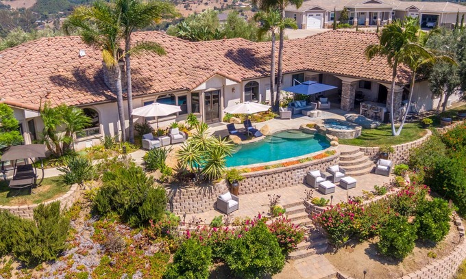 Fallbrook Villa | NEW LISTING…Spectacular Fallbrook Custom Estate on 2 acres with incredible views