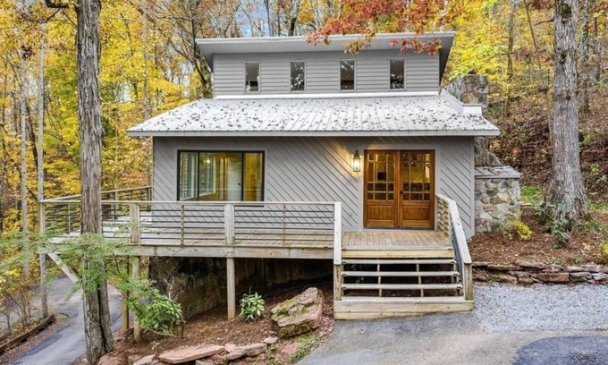 Madisonville House | NEW LISTING! Stone Cottage - 3 Bedrooms, 1.5 Baths, Sleeps 6 by RedAwning