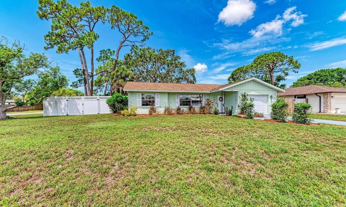 Gulf Gate Estates House | New Listing Tranquil two bed/two bath hideaway