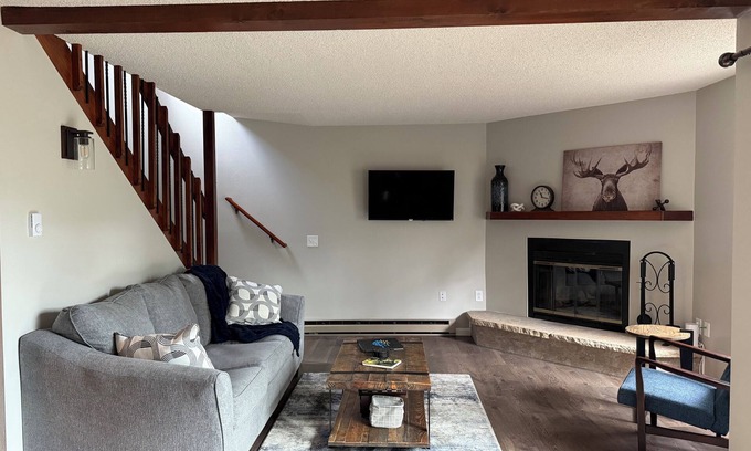 Estes Park Condo | New Listing! Updated Family Friendly Cozy Mountain Getaway close to RMNP!