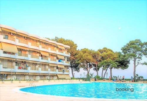 Vilafortuny Apartment | New Loft internacional , climatizado con piscina y playa.