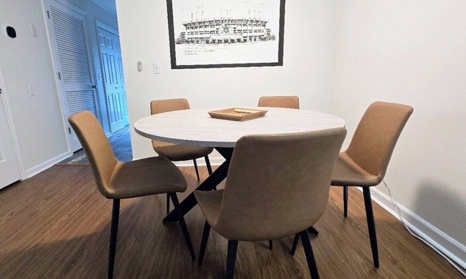 Auburn Condo | NEW-Loveliest Condo on the Plains - DT Auburn half block from campus