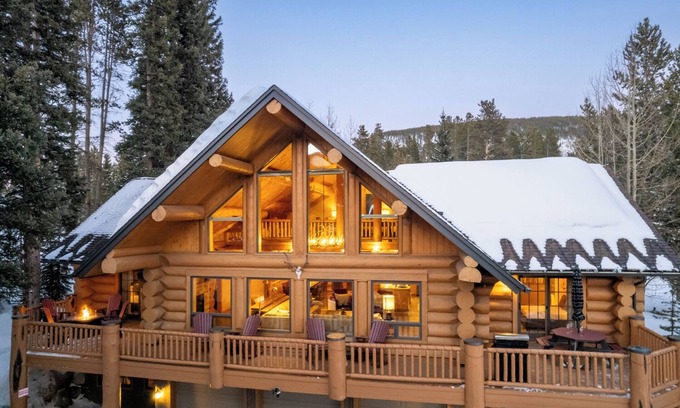 Blue River Ski Chalet | NEW Luminary Log Chalet - Seclusion & Skiing Nearby, Private Hot Tub
