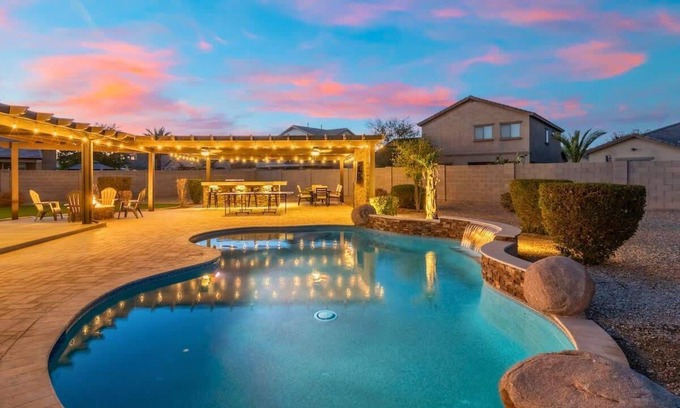Del Rio Ranch House | *NEW* Luxe Nascar Pool Paradise Fire Pit Ping Pong