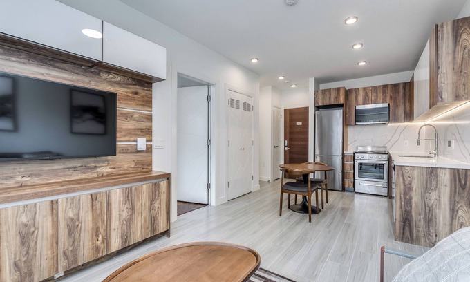 West End Apartment | NEW - Luxury 1 BR in Downtown - Walk to the Beach