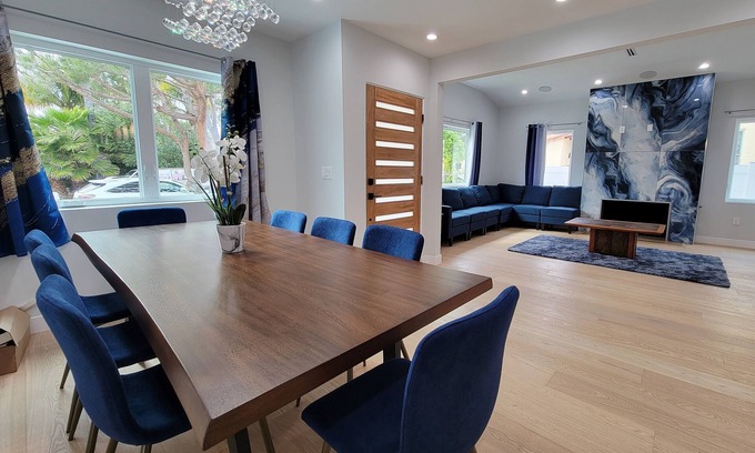 Pico - Robertson House | New luxury 3 bedroom home next to La Cienega Plaza