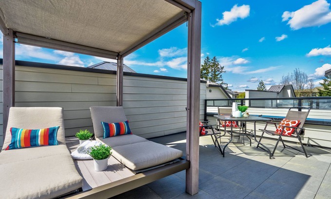 Langley House | New Luxury 3br/3ba Townhome +Office +Gym +Patios!