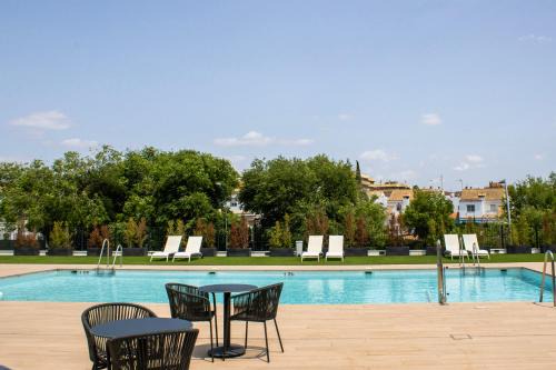 Tomares Apartment | NEW! Luxury 3BR apartment with POOL & FREE parking