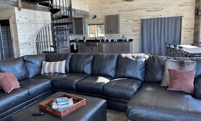 Island Park Cabin | New Luxury Cabin, Hot Tub, Teton Views - 4 Full Bath, Huge Family Room