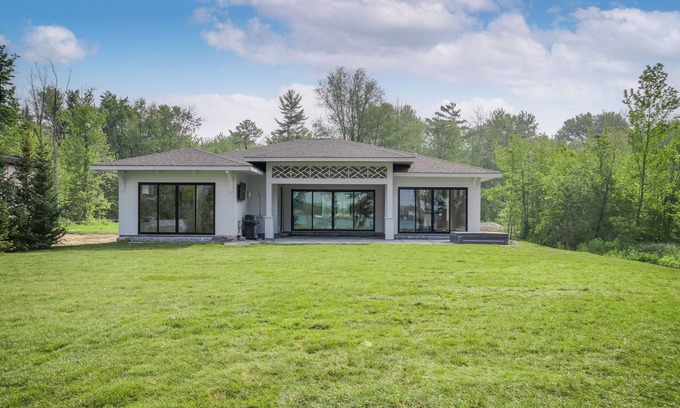 Ramara Cottage | New Luxury Cottage on Lake Couchiching at the mouth of Lake Simcoe