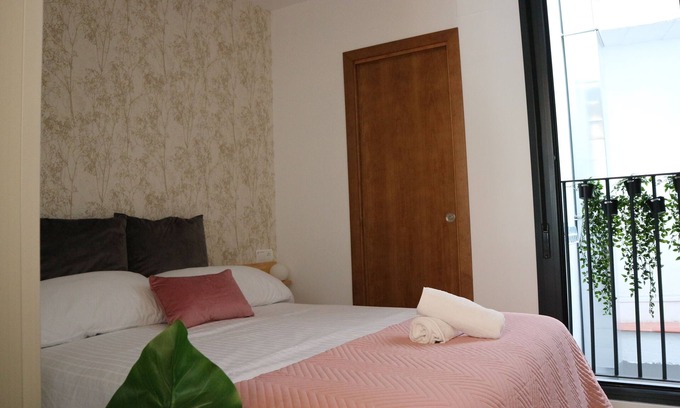 La Goleta Apartment | NEW LUXURY FLAT! HISTORY CENTER 1 BEDROOM (4 PAX)