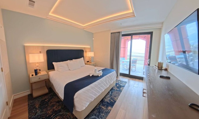 Destin Hotel | New Luxury Harbor Suites