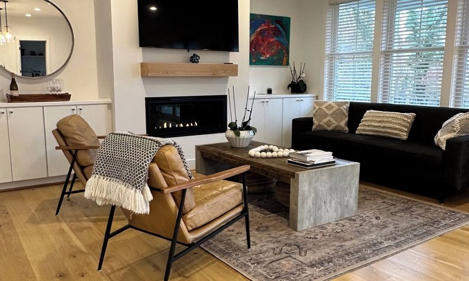 Belmont House | New Luxury Modern Farmhouse, Downtown C'Ville