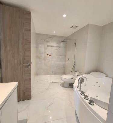 Kennedy Apartment | New Luxury Suite with Jacuzzi