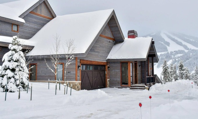 Winter Park Ski Chalet | New Luxury Villa 617 Next To Resort/Hot Tub & Views - $500 FREE Activities & Equipment Rentals Daily