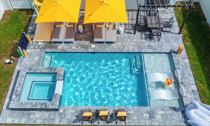 Naples Park Villa | New Luxury Villa with Heated Pool & Spa near famous Vanderbilt Beach & Mercato.