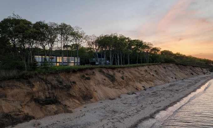 Hamptons House | New Minimalist Waterfront