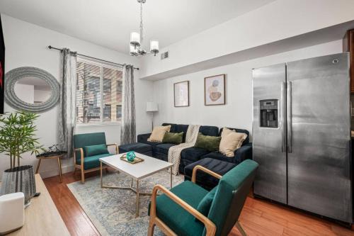 Center City Apartment | New Modern Apt in Chinatown Parking Available