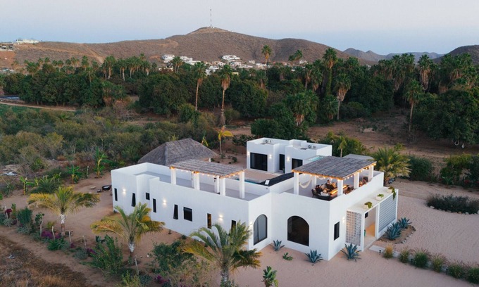 El Pescadero Villa | New, Modern Home. Pool, Hot Tub, Gardens, Fire Pits and More in Pescadero, Baja.