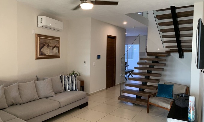 Zapotlanejo House | New modern home with parking onsite. Walking disctance from the center plaza