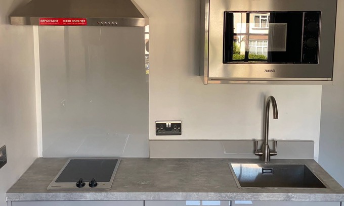 Oxford Apartment | New Modern Refurbished Luxe Apartment + Free Parking