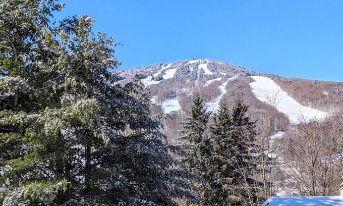 West Dover House | New! Mt Snow Condo. Walk to lifts, pool, Hot tub