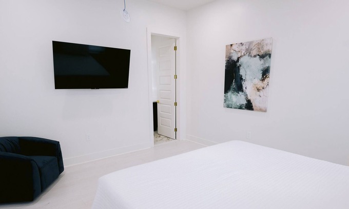 Tulane - Gravier Apartment | New near Canal st ,French quarters, Caesars Superdome