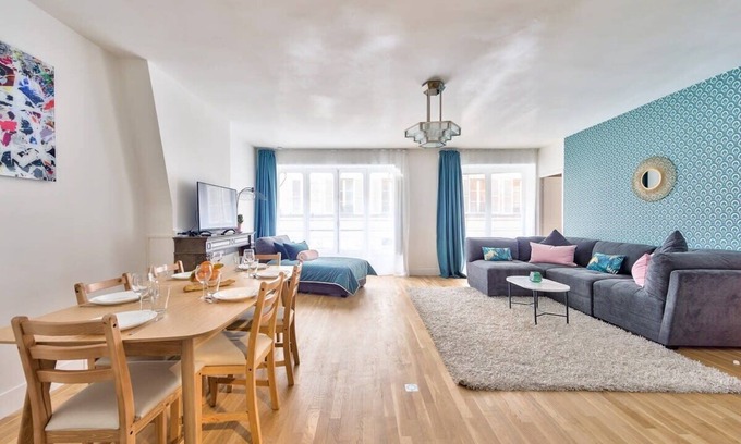 Quartier de la Porte-Saint-Denis Apartment | NEW Paradis - Large 2Bdrs Flat - Heart of Paris 10