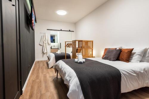 Scheveningen Badplaats Apartment | New Pearl of Scheveningen Black Swan beach a Family loft The Hague 180A