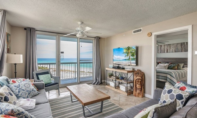 Destin Condo | NEW! Pelican Beach 0918 2-Bedroom Condo with Beach view