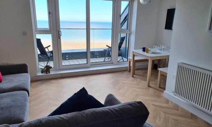 Penmaenmawr Apartment | New penthouse apartment with stunning sea views