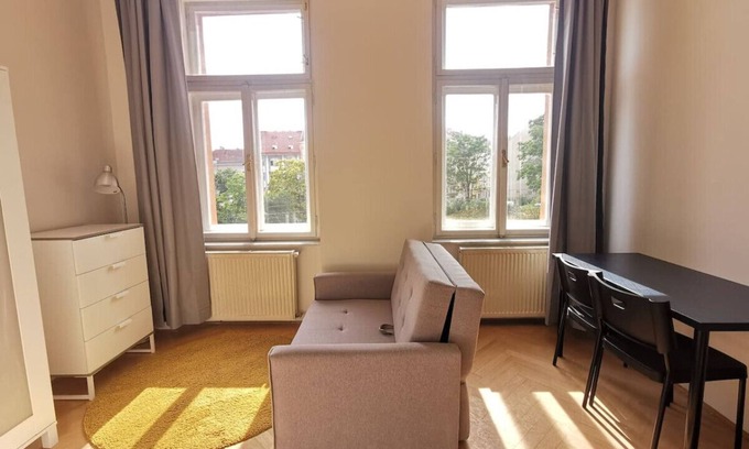 Vrsovice Condo | New petite studio in bohemian suburb