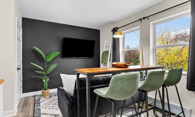 Green Bay Apartment | NEW!PetsWelcome|CentrallyLocated