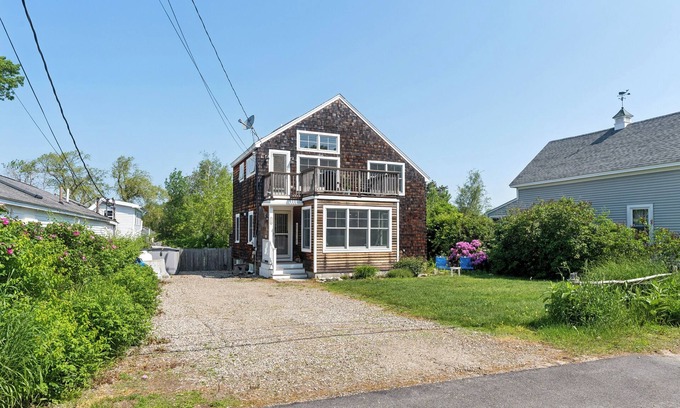Scarborough House | New Photos! Large 4-bedroom House Close to Beach with Ample Outdoor Space!