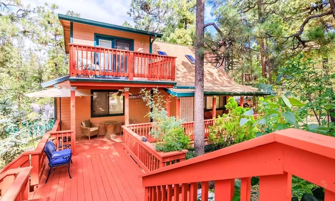 Pinetop Cottage | NEW! Pinetop Cottage in the Pines - Relax, Hike, Bike & Fish!