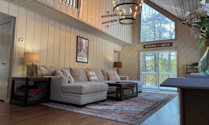 West Dover Ski Chalet | NEW Private Chalet - 4 mins to Mt Snow