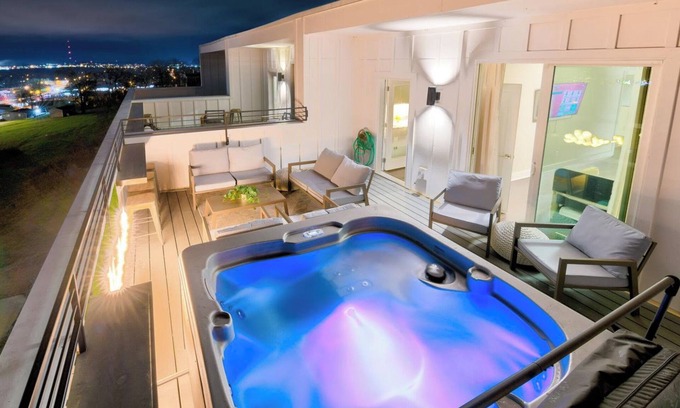 Nashville House | New! Private Themed Townhome RoofTop HotTub Gameroom 12Bed 4Bath