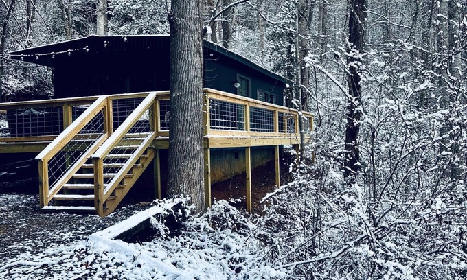 Bryson City Cabin | NEW! Recently Renovated 1950's Cabin w/HOT TUB!