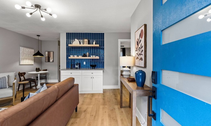 Houston Heights House | NEW Remodeled Heights Luxury/High End/King Bed/Walk to Trail/Nespresso