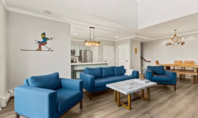 Stratton Mountain Condo | New Renovated 3BR/4BTH Condo Sleeps 10 Gym Heated Pool Walk to Stratton Mtn
