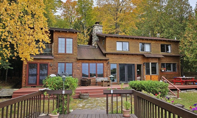 Kewadin House | NEW RENTAL ON TORCH LAKE - 30 Day rental