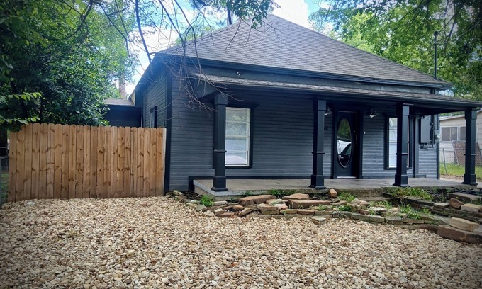 Weatherford House | New Rental Promo, Discounted Rate! 2Bed/2Bath Home, Walk to Downtown Weatherford