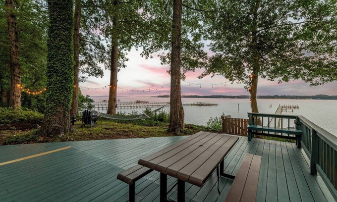 Hardyville House | * New | Ropeyarn | Riverside Architectural Gem
