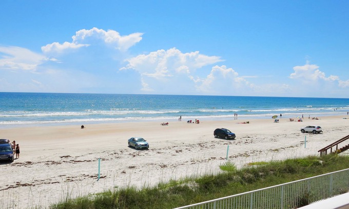 New Smyrna Beach Apartment | New Smyrna Waves by Exploria Resorts