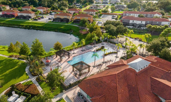 Kissimmee House | *NEW* Spacious 8BR Family Haven near Disney