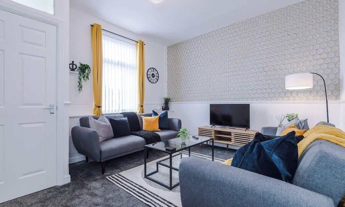 Clayton House | NEW! Spacious Home, Ideal for Groups, FREE Parking