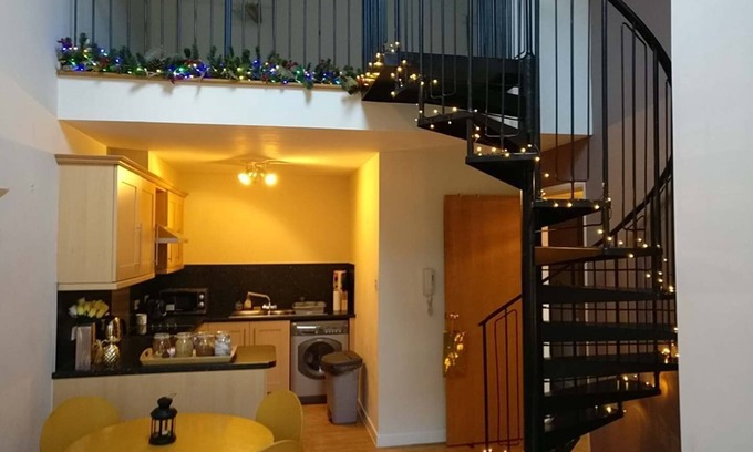 Birmingham City Centre Apartment | ☆New Spacious Mezzanine-Level Penthouse + Parking☆